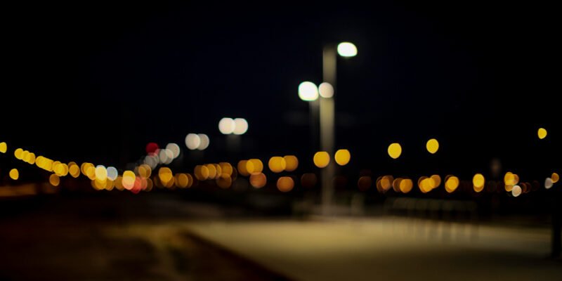 Alienação urbana: o poema que expõe o vazio das cidades